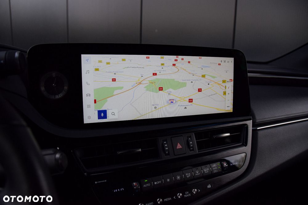 Lexus ES 300h Business Edition - 14