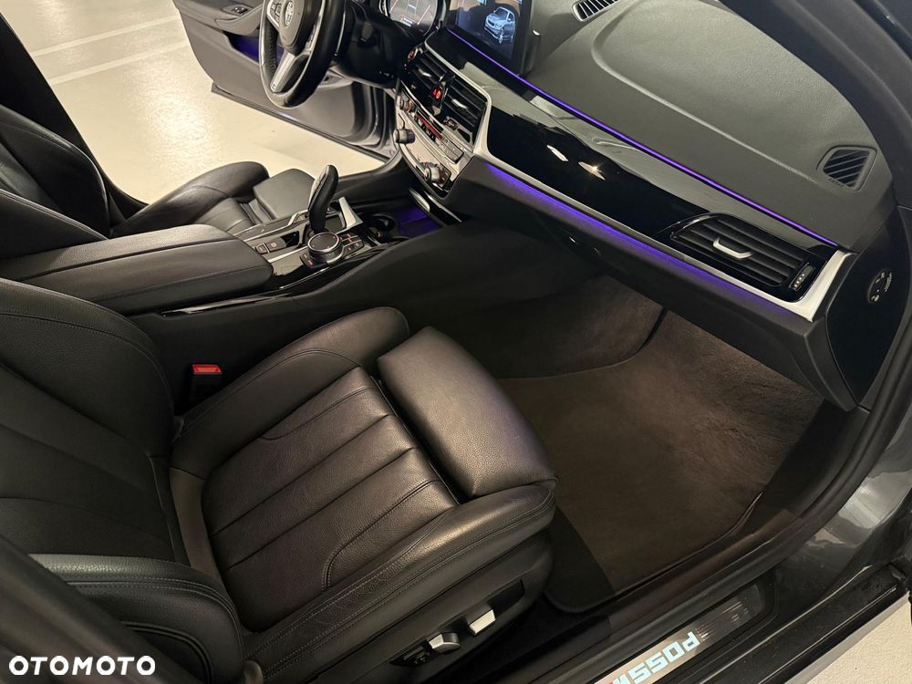 BMW Seria 5 M550d xDrive - 30