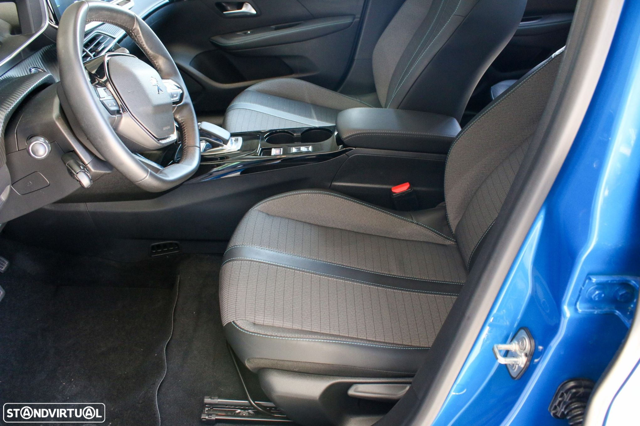 Peugeot e-208 Allure - 38