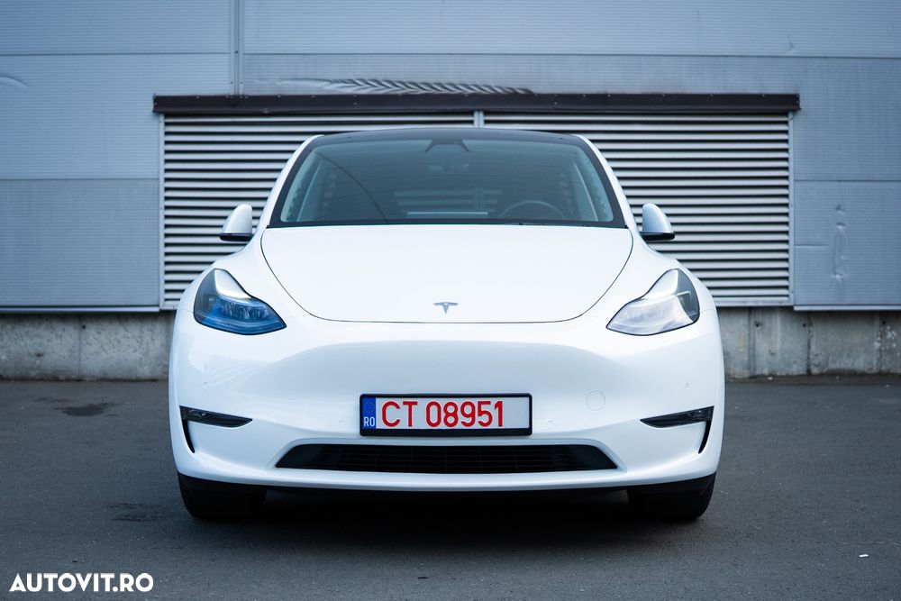 Tesla Model Y - 5