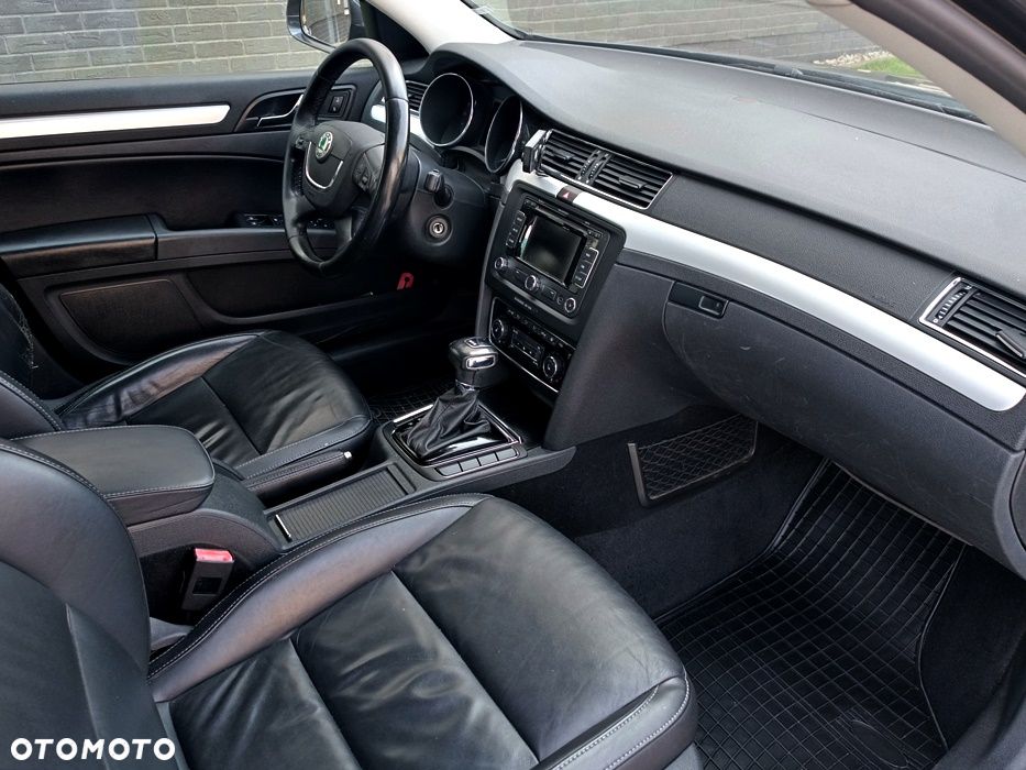 Skoda Superb 2.0 TDI DSG Exclusive - 26