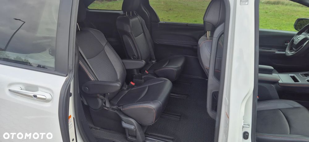 Toyota Sienna - 14