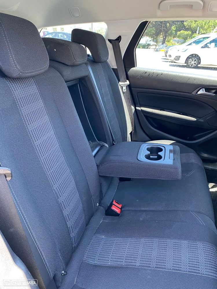 Peugeot 308 SW BlueHDi 130 EAT8 Allure - 4