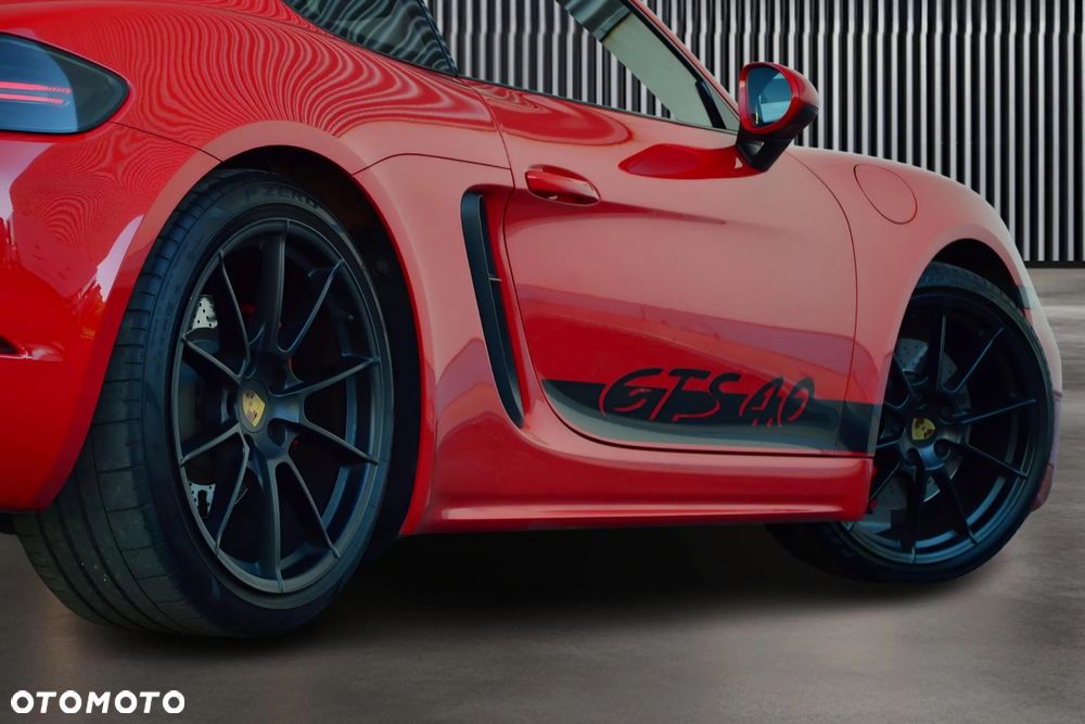 Porsche 718 Cayman - 12