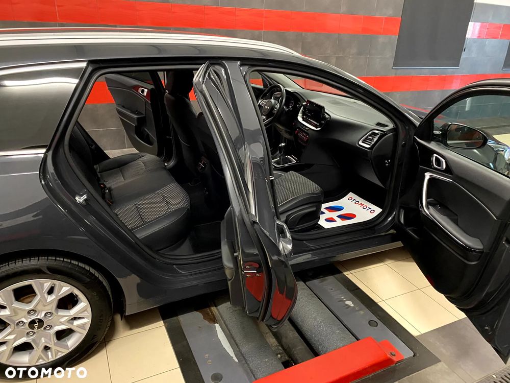 Kia Ceed 1.5 T-GDI L Business Line Plus - 26