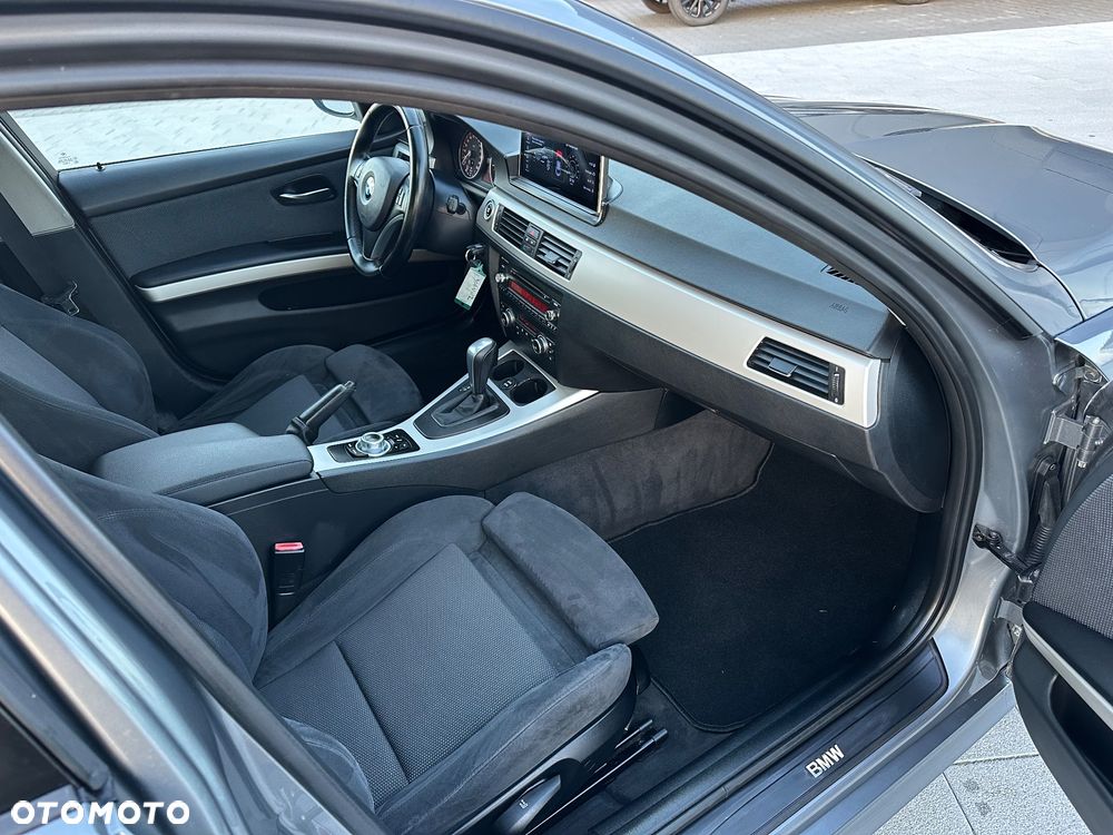 BMW Seria 3 320d DPF Edition Sport - 16