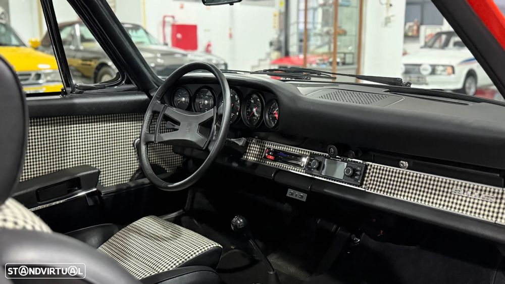 Porsche 911 Série F - 16
