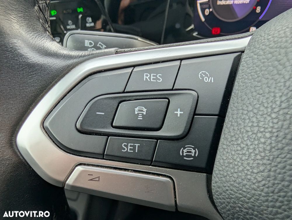 Volkswagen Golf 1.5 TSI ACT Style - 24