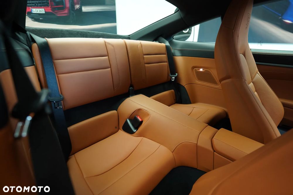 Porsche 911 Carrera - 13