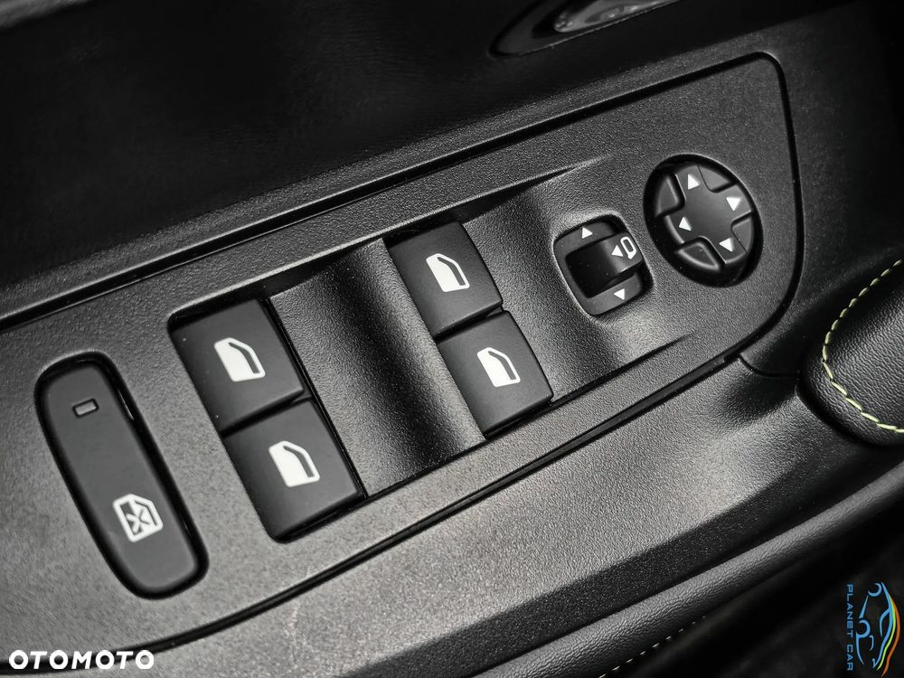 Peugeot 2008 PureTech 130 EAT8 GT - 29