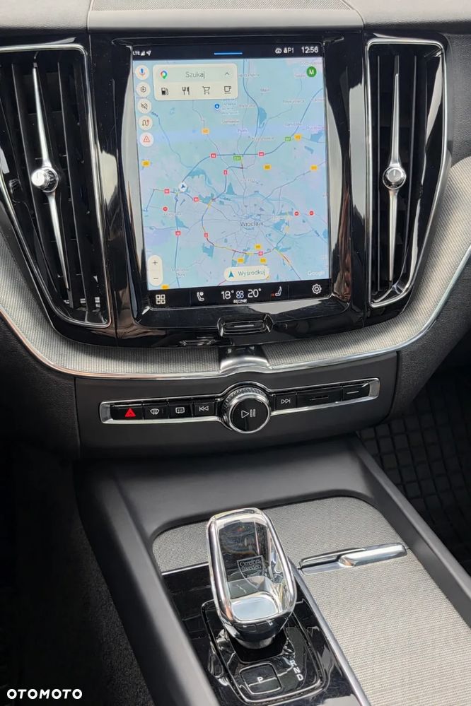 Volvo XC 60 B4 B Plus Dark - 24