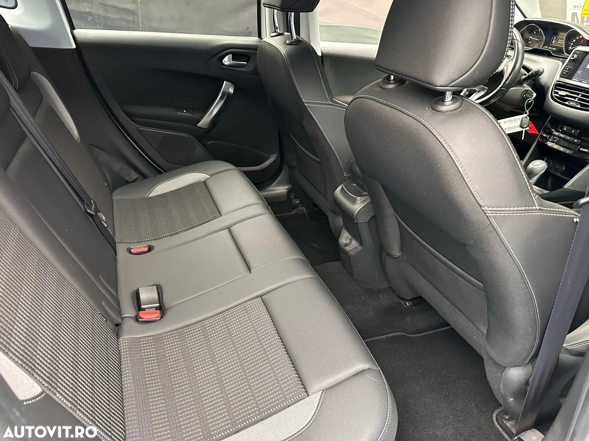 Peugeot 2008 1.2 PureTech Turbo EAT6 S&S Allure - 10