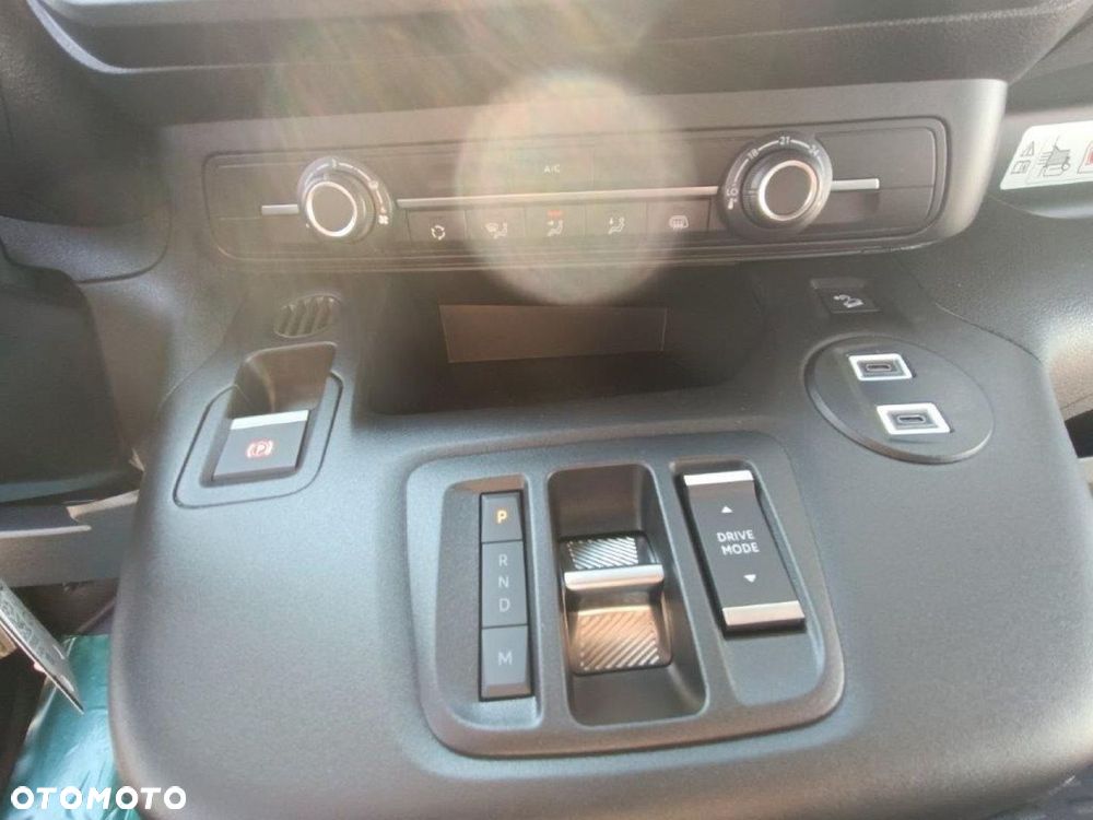Fiat Doblo Maxi CrewVan 1.5 BlueHDI S&S (bryg.) - 25