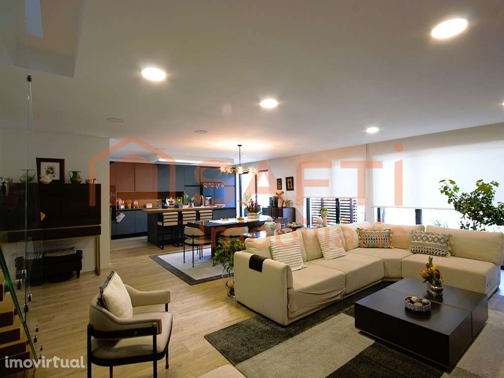 T5 duplex, com Garagem em Viseu - Grande imagem: 2/51