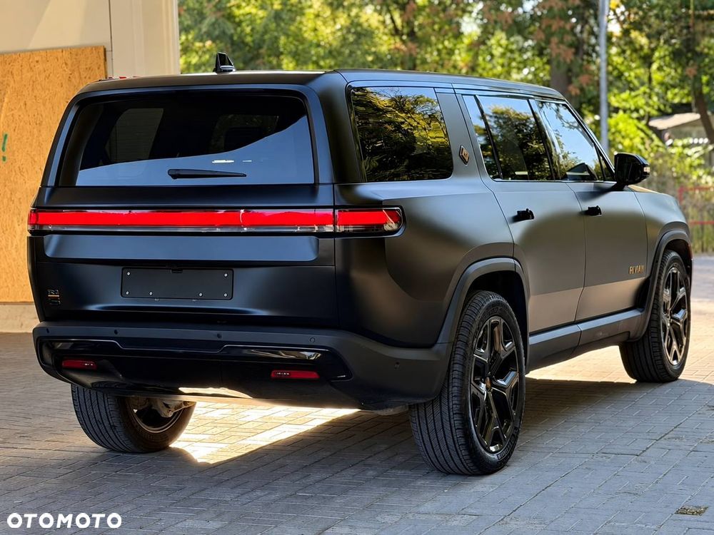 Rivian R1S - 4