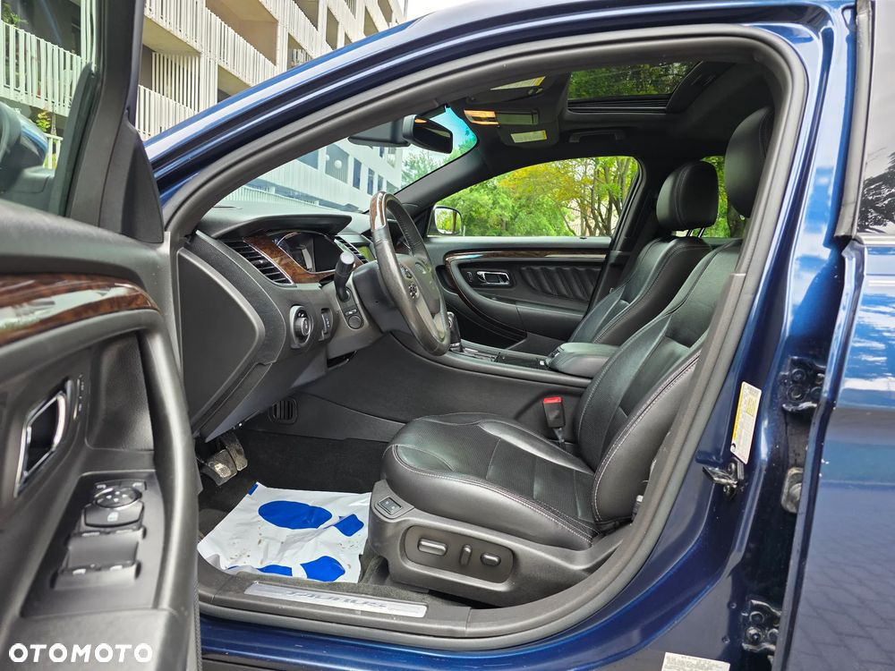 Ford Taurus - 4