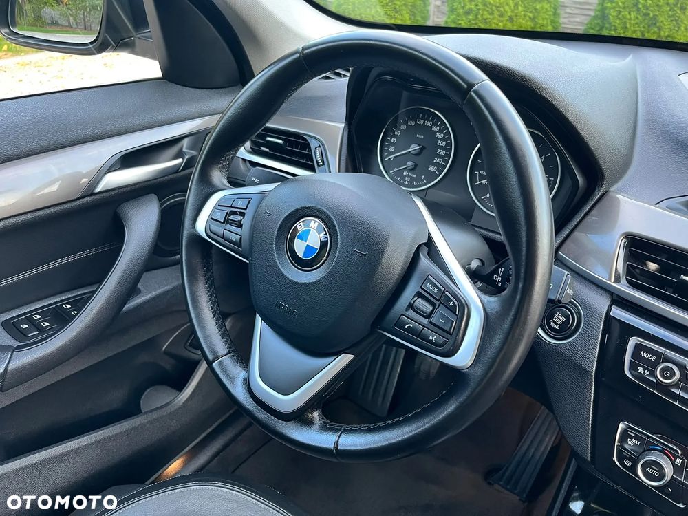 BMW X1 sDrive18d xLine - 33