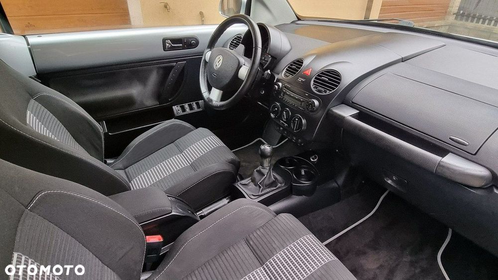 Volkswagen New Beetle - 12