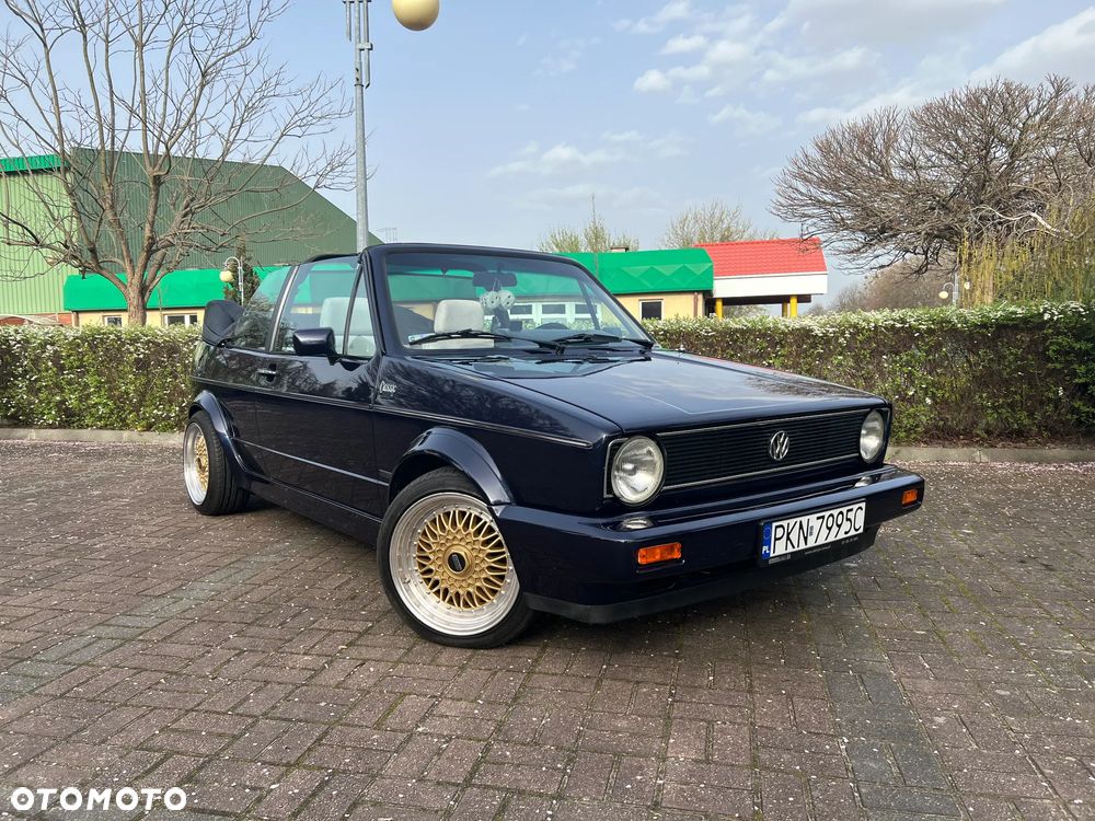 Volkswagen Golf - 1
