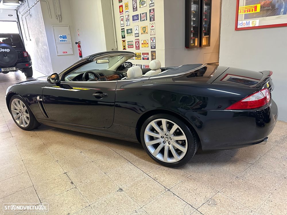 Jaguar XK 4.2 V8 Convertible - 37