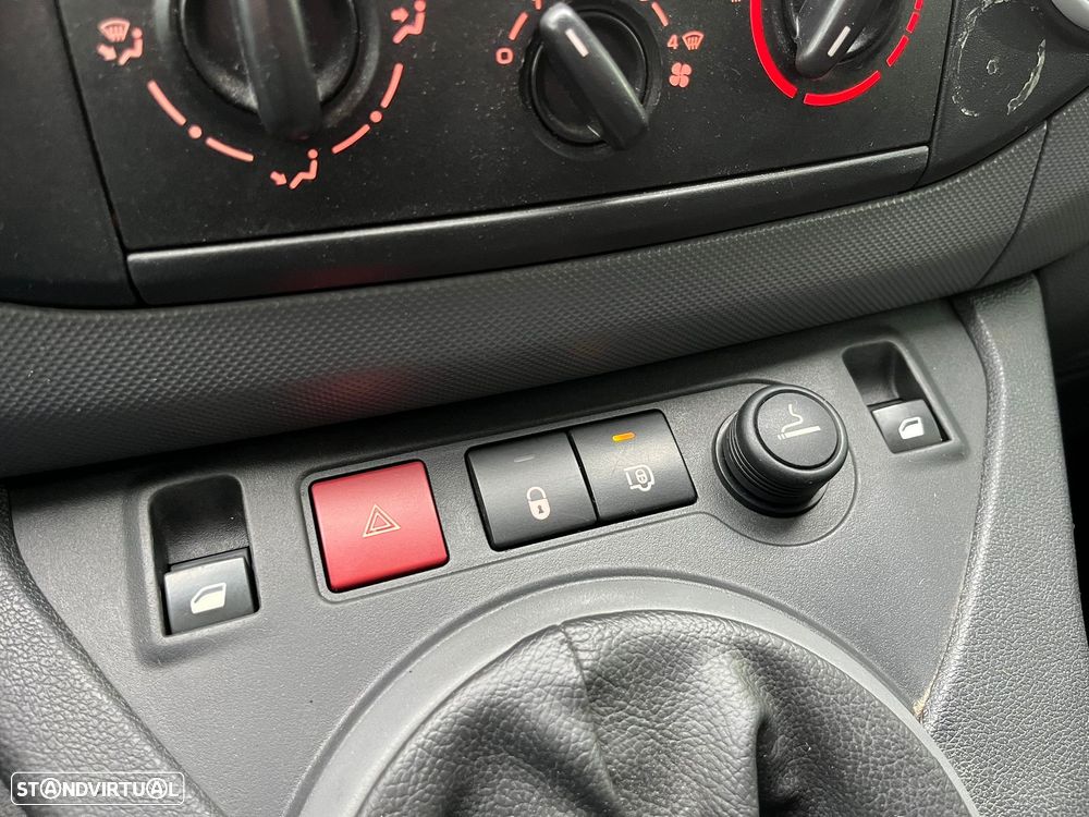 Peugeot Partner 1.6 HDI  3 LUGARES AC - 11