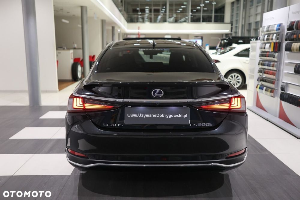 Lexus ES - 5