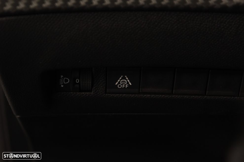 Peugeot 208 1.2 PureTech Active Pack - 26