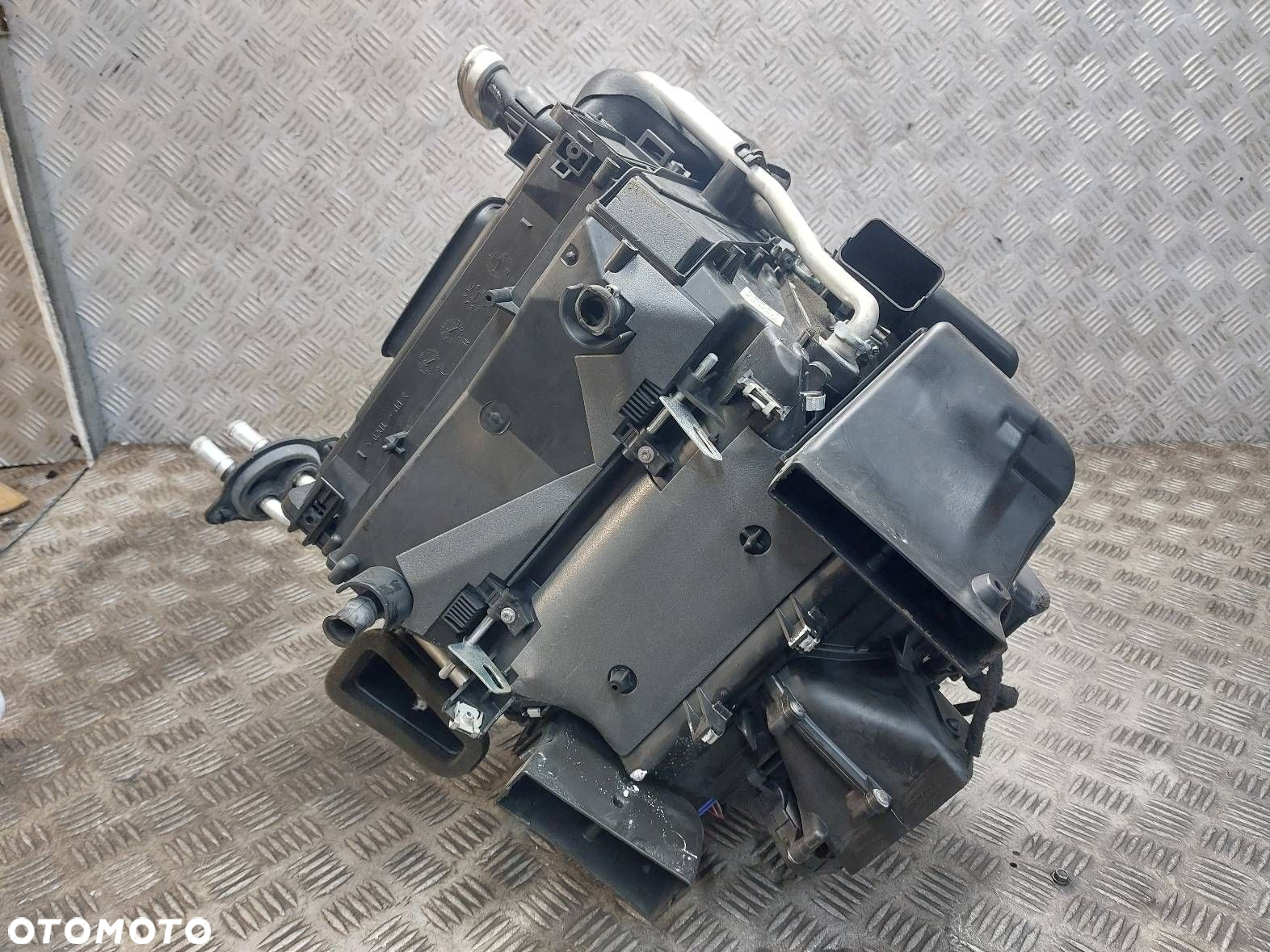 OBUDOWA NAGRZEWNICY AUDI A6 C6 4F1820351J 4F0820511A 4F0820511B - 4
