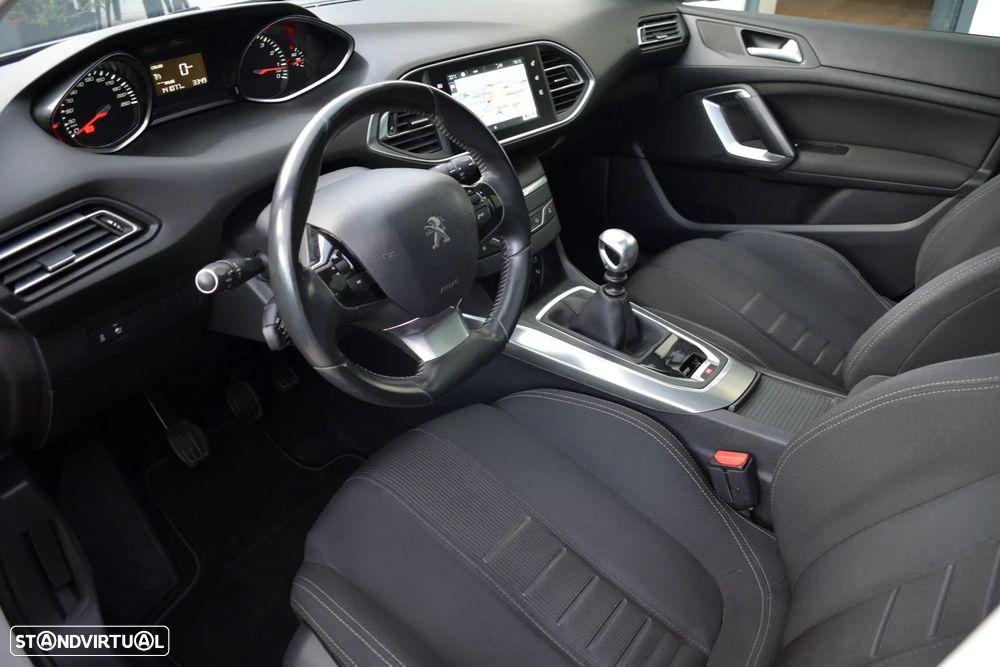 Peugeot 308 SW 1.2 PureTech Allure J17 - 14