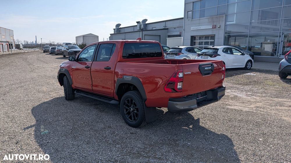 Toyota Hilux 2.8D 204CP 4x4 Double Cab AT MHEV Invincible - 3