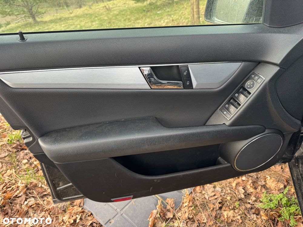 Mercedes-Benz Klasa C 200 (BlueEFFICIENCY) 7G-TRONIC Avantgarde - 12