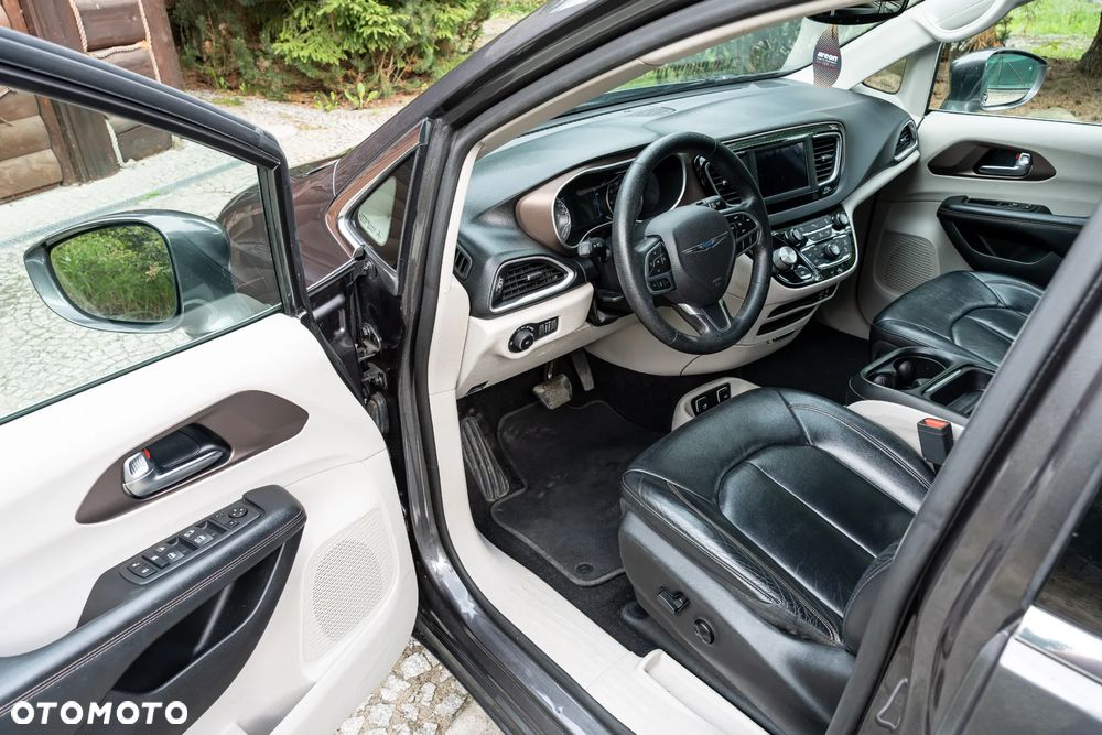 Chrysler Pacifica - 20