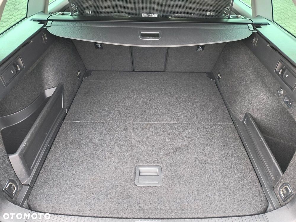 Volkswagen Passat - 35