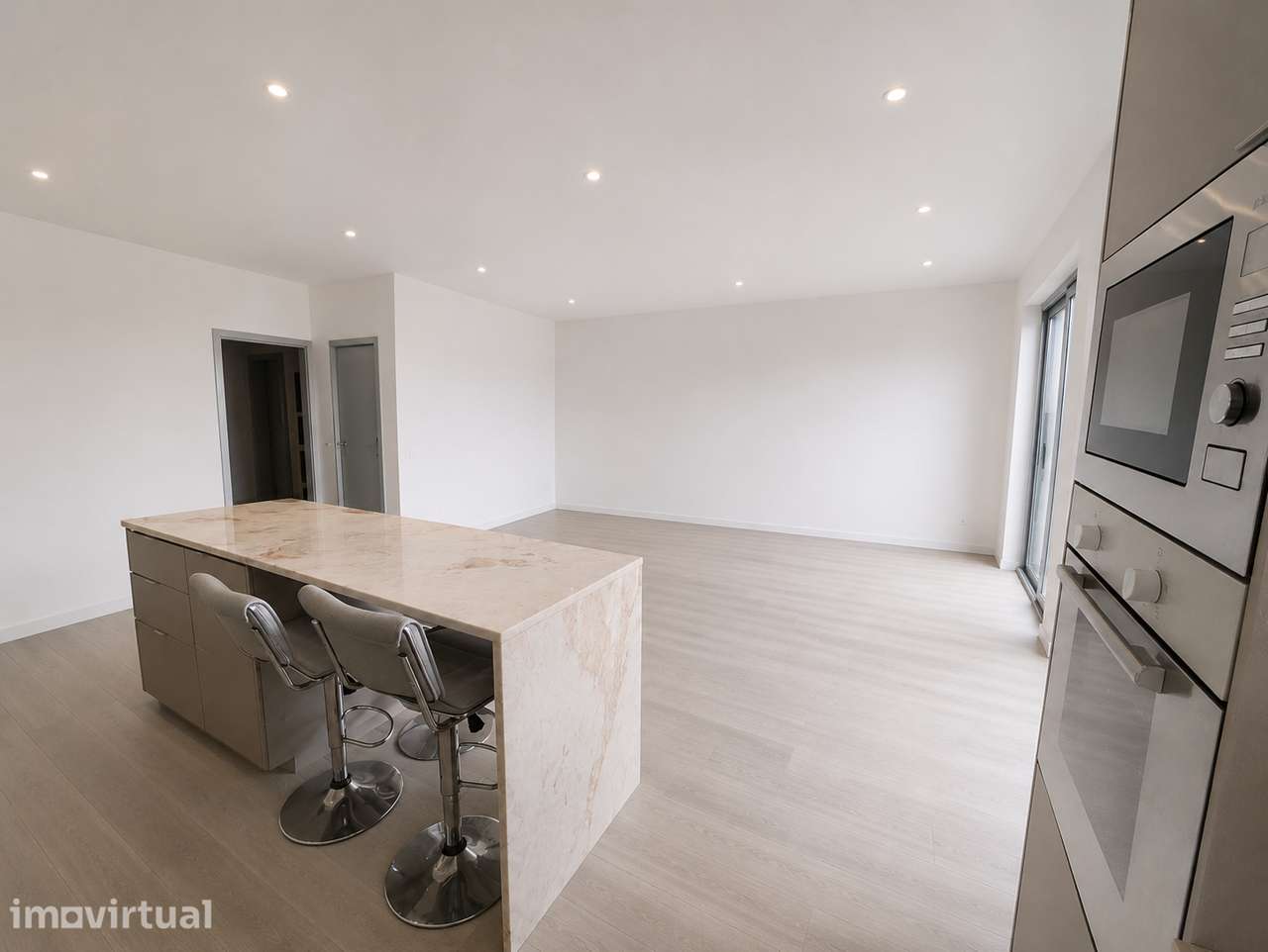 Apartamento T2+1 Renovado - Grande imagem: 2/12