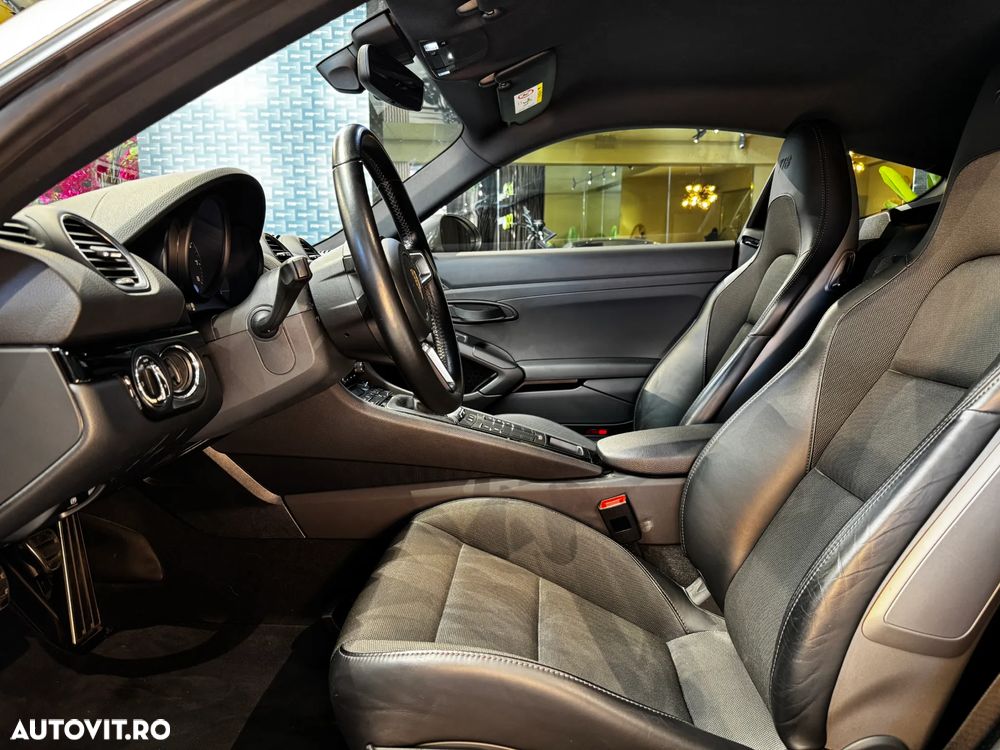 Porsche Cayman 718 T - 12