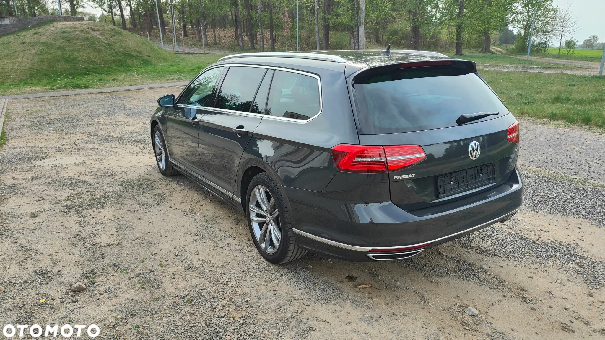 Volkswagen Passat - 4