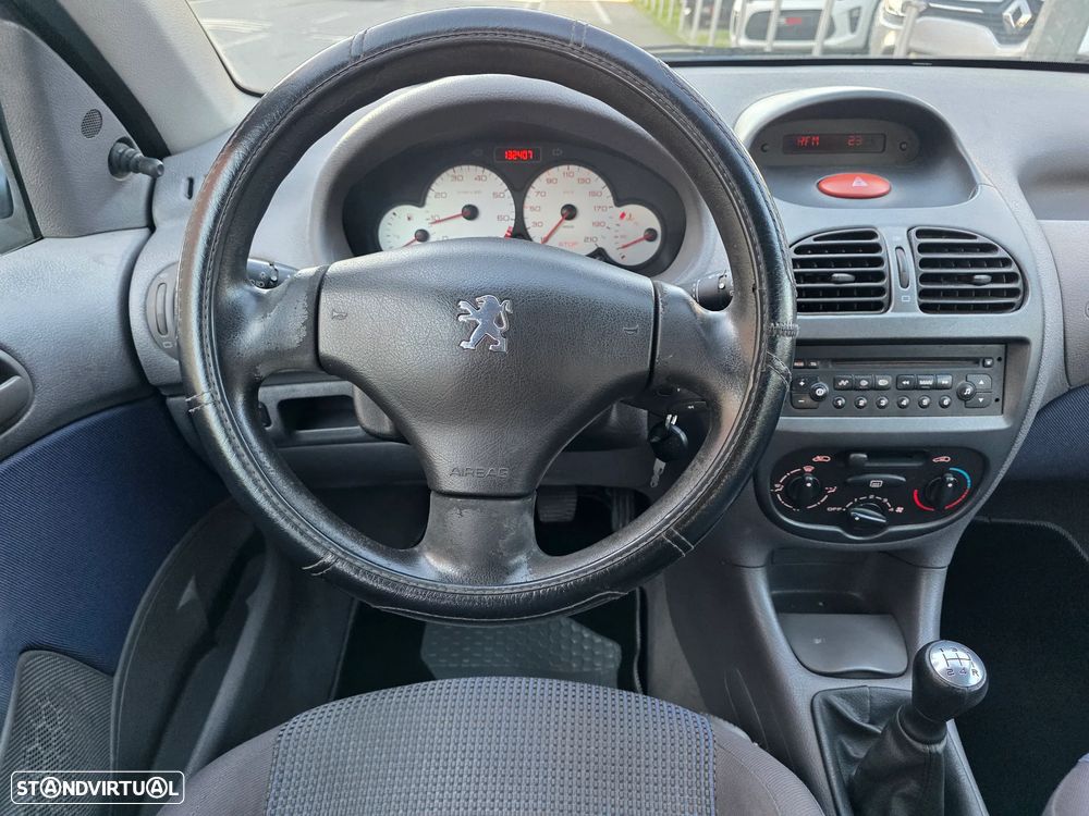 Peugeot 206 1.1 Color Line - 11