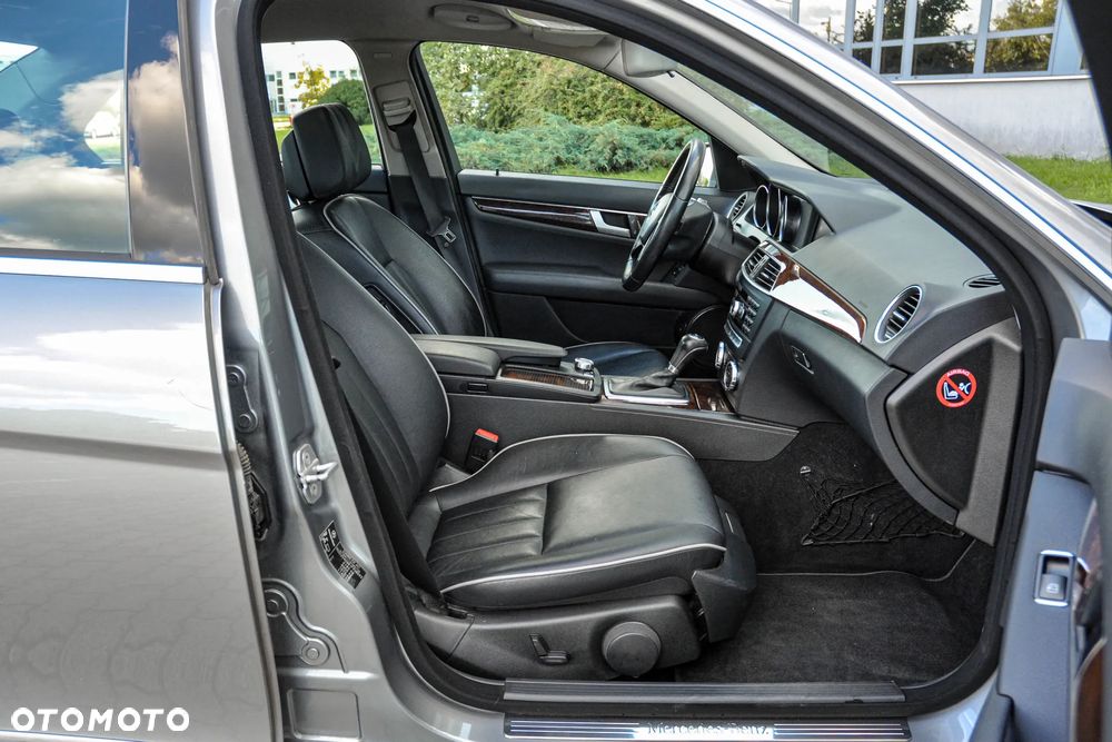 Mercedes-Benz Klasa C 350 BlueEff 4-Matic Elegance - 12