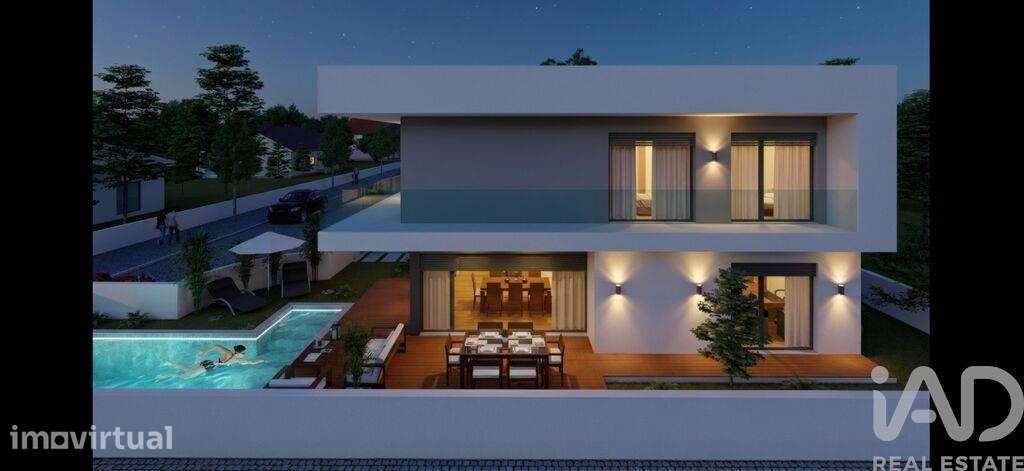 Casa / Villa T4 em Charneca De Caparica E Sobreda de 110,00 m2 - Grande imagem: 2/5