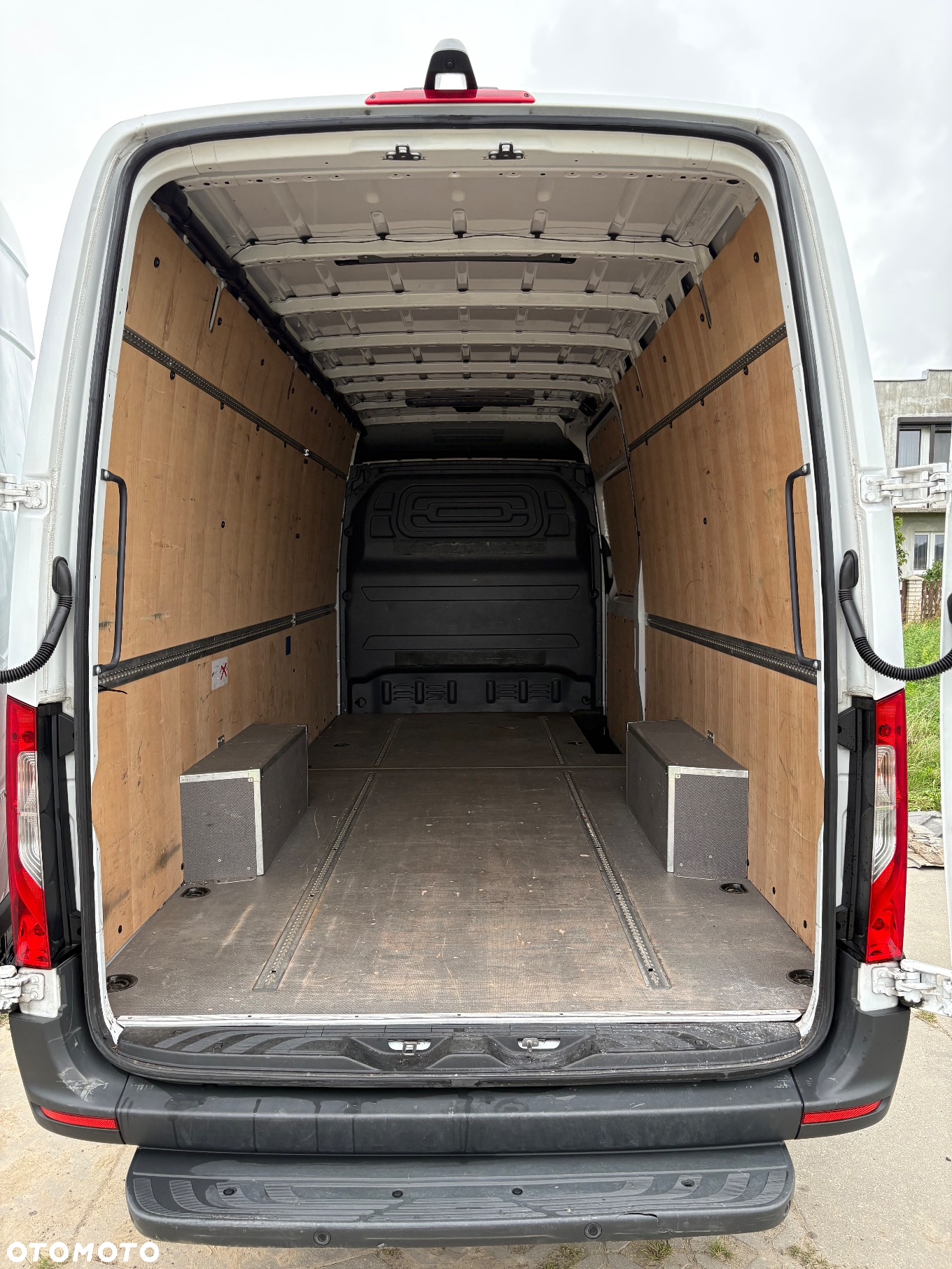 Mercedes-Benz Sprinter - 16