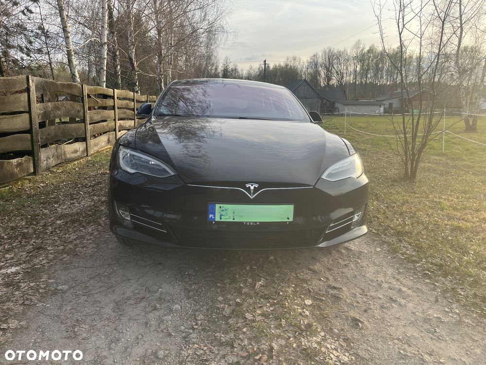 Tesla Model S - 8