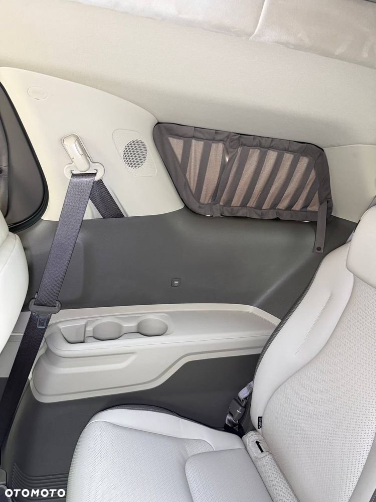 Kia Carnival - 28