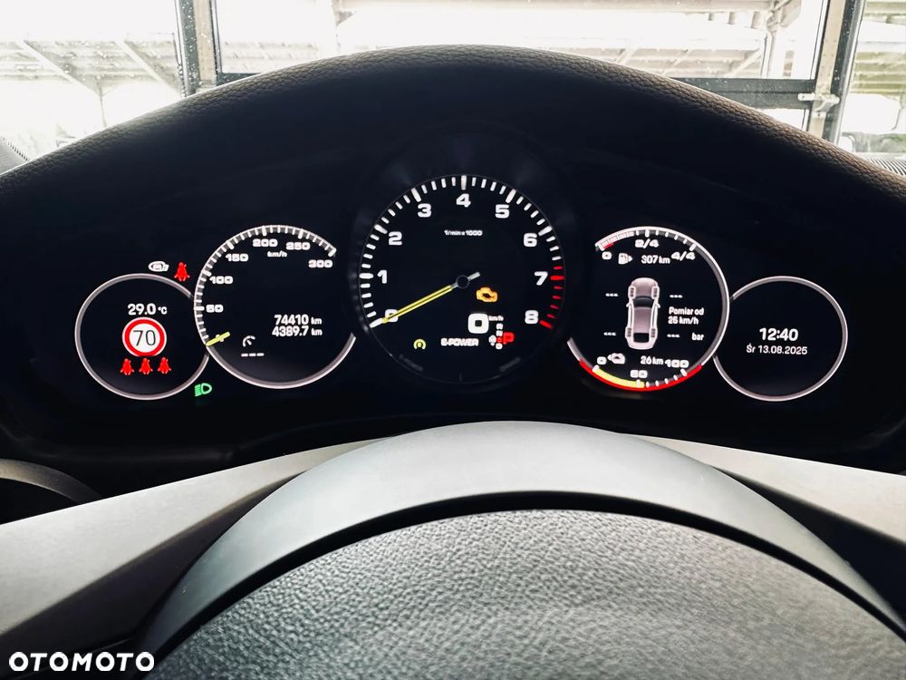 Porsche Panamera 4 Platinum Edition - 18