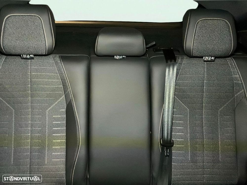 Peugeot 3008 1.2 Hybrid Allure e-DCS6 - 19