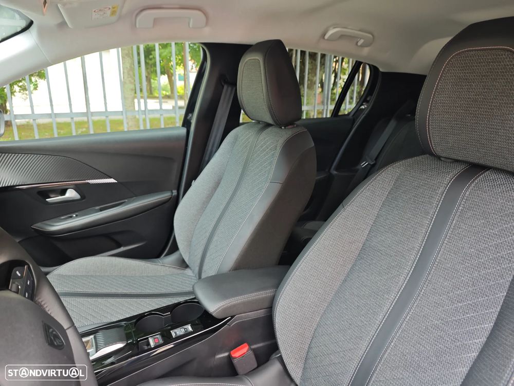 Peugeot e-208 Allure - 38