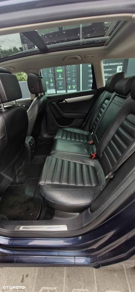 Volkswagen Passat 2.0 TDI Perfectline R-Style DSG - 16