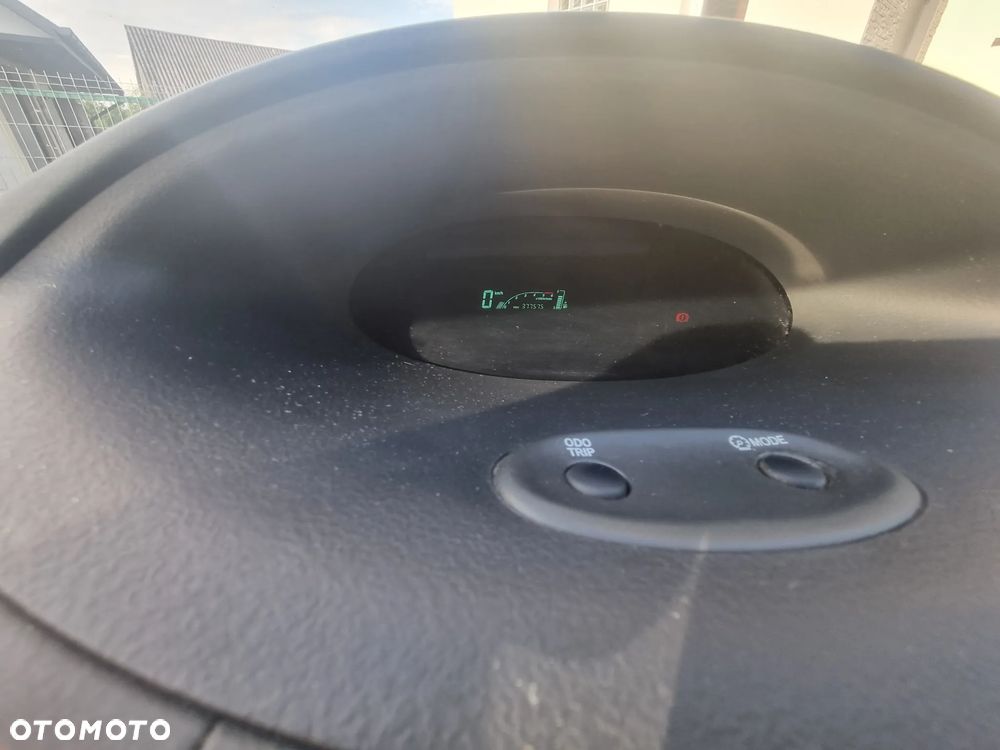 Toyota Yaris 1.4 D-4D Base - 21