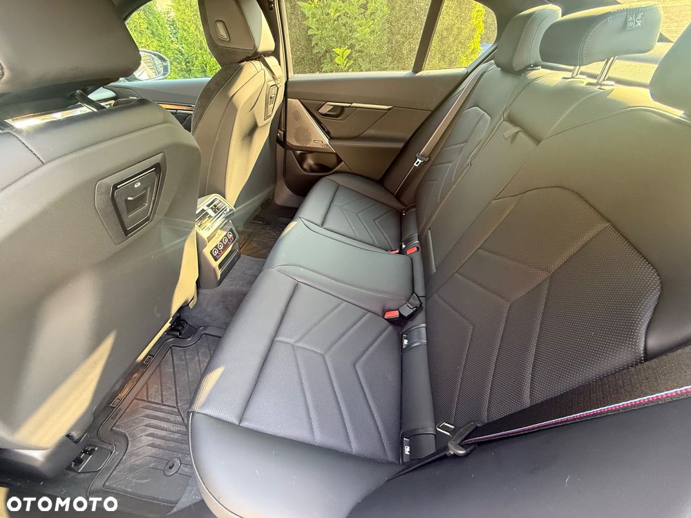 BMW Seria 5 520d xDrive mHEV M Sport - 24