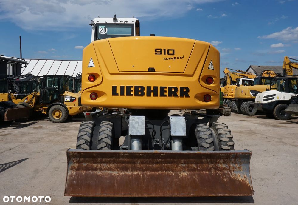 Liebherr A 910 - 5