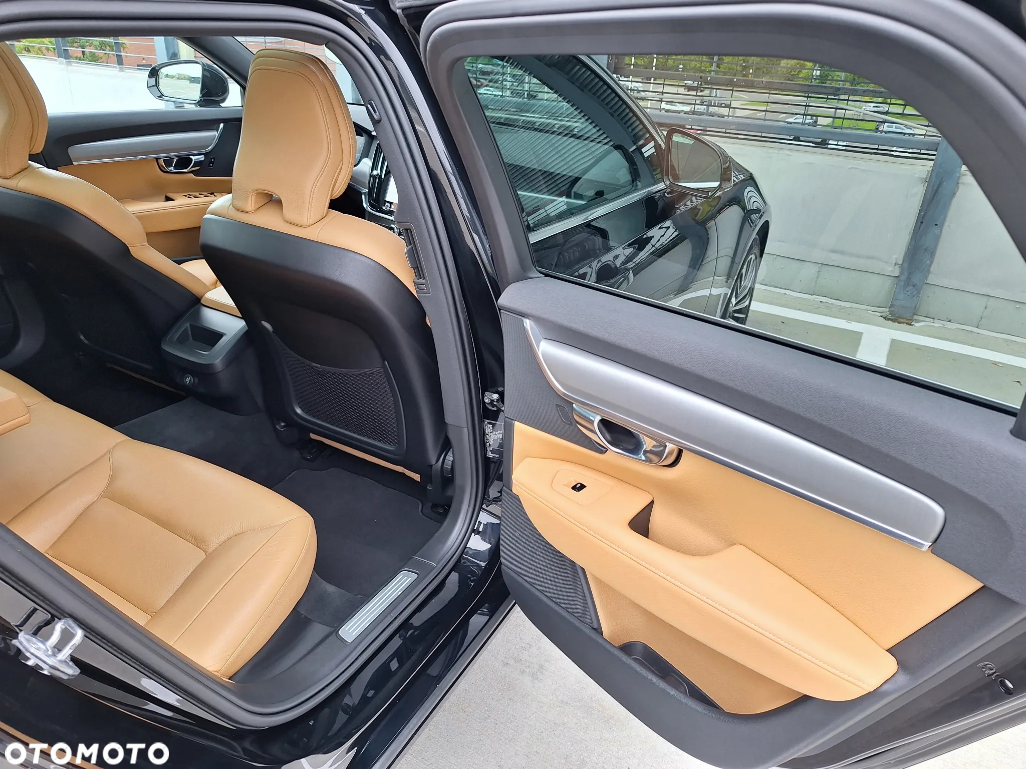 Volvo V90 D4 Momentum Pro - 24